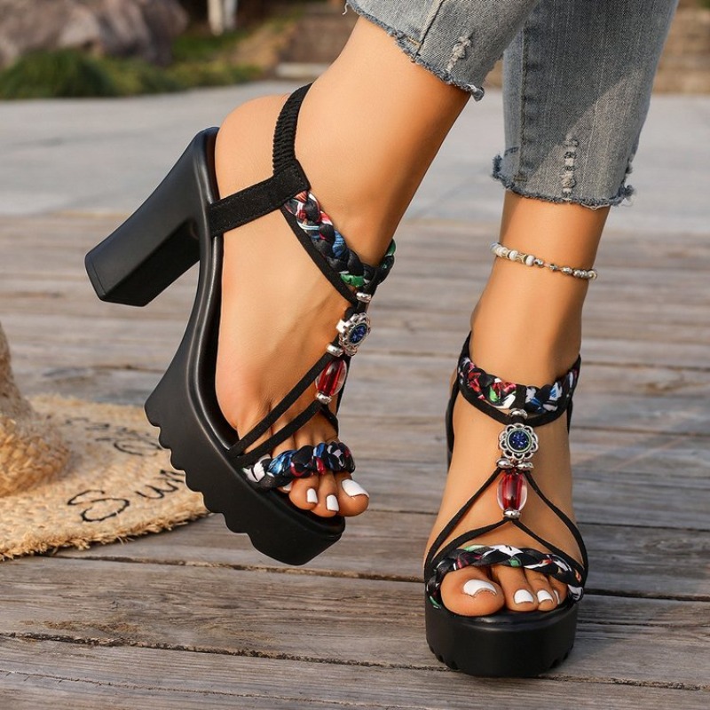 Ethnic Fashion - صنادل نسائية جديدة لصيف 2026 بنمط