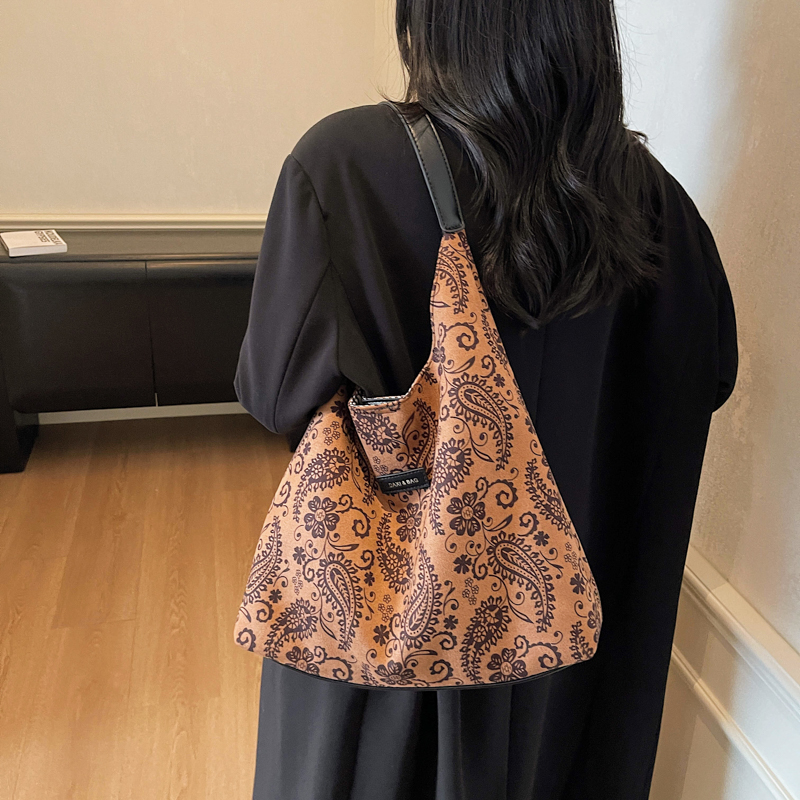 أنماط النايلون الفاخرة الخفيفة - مراجعة Ethnic Fashion Brands وسعره